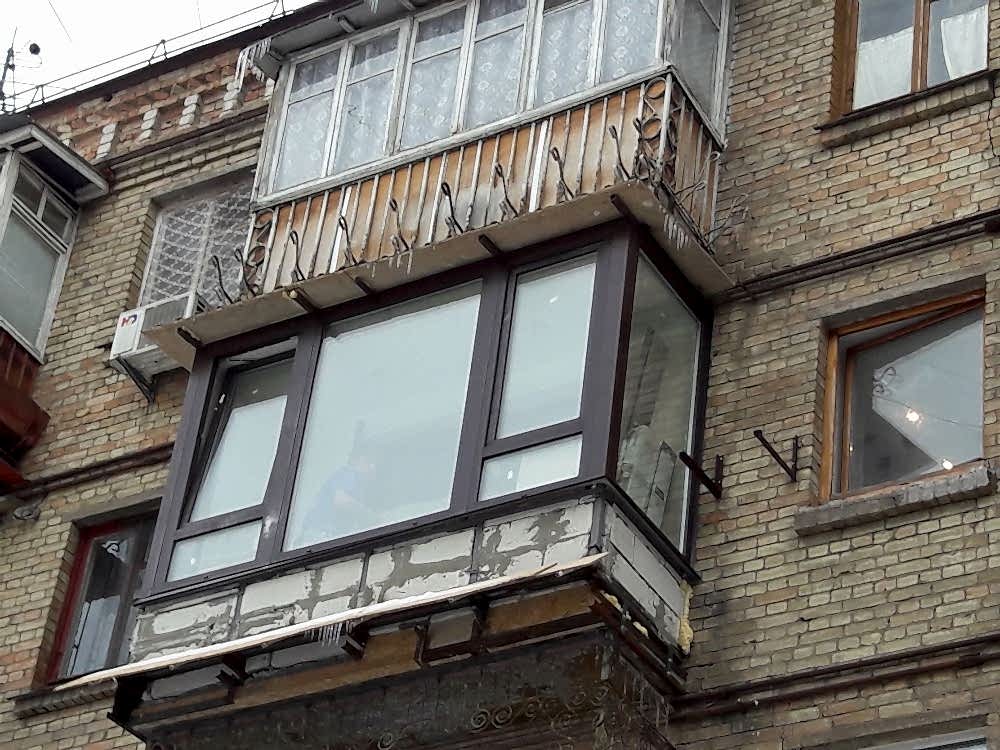 стеклянный балкон